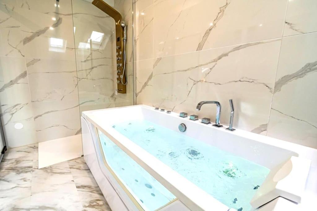 Oasis Chic - Spa Prive & Cinema Реймс Экстерьер фото